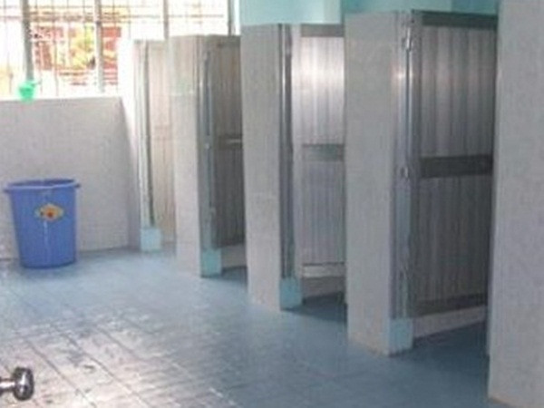 TP.HCM: Không để tình trạng trường học to đẹp nhưng nhà vệ sinh bẩn