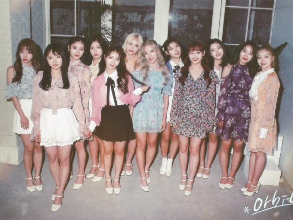 Tin được không, toàn bộ 12 thành viên Loona chỉ có được ba nhân viên hỗ trợ 