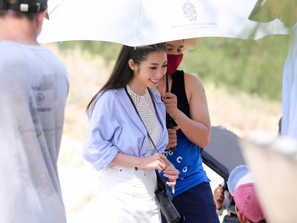 Khổng Tú Quỳnh "dầm mưa dãi nắng", thực hiện những cảnh quay bắt mắt tại Phan Thiết cho MV mới