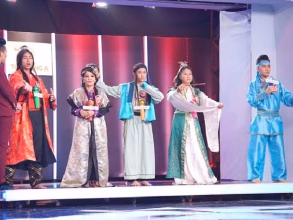 Xuất hiện "Thần điêu đại hiệp" ngay trên sân khấu gameshow "Người Bí Ẩn"