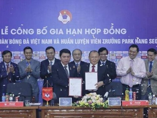 Báo Thái đưa tin lương mới của HLV Park Hang Seo ở mức 1,2 triệu USD/năm