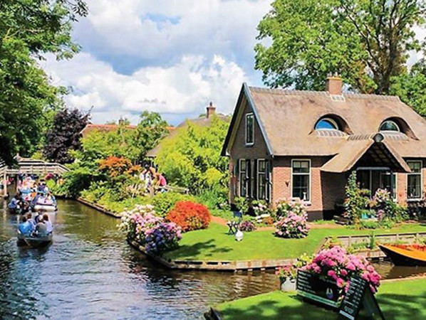 Ghé thăm ngôi làng tuyệt đẹp như cổ tích ở Hà Lan