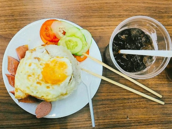 Trưa nay “măm” gì: Gợi ý các món ăn trưa ngon và rẻ tại cửa hàng tiện lợi