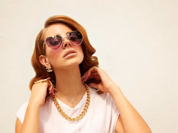 Lắng nghe bài hát mới "bá đạo trên từng hạt gạo" của Lana Del Rey 