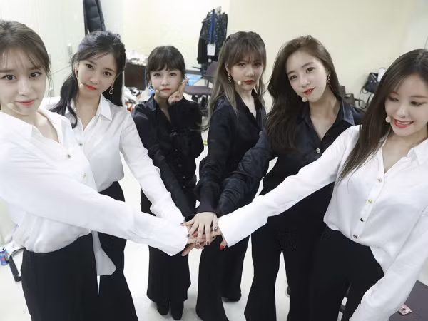 Cộng đồng Queen's phủ hoa hướng dương kín mạng xã hội mừng sinh nhật 8 tuổi của T-ara