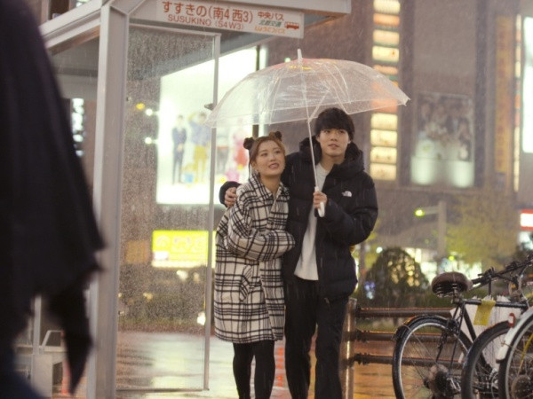 Han Sara dùng hit của Only C để “cưa cẩm” trai đẹp Nhật Bản