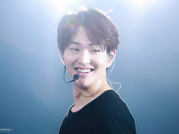 Onew (SHINee) bị tố cáo quấy rối tại hộp đêm, SM nhanh chóng phản hồi