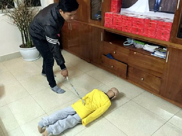 Quặn lòng nghe chuyện bé trai 10 tuổi ở Hà Nội bị cha ruột bạo hành