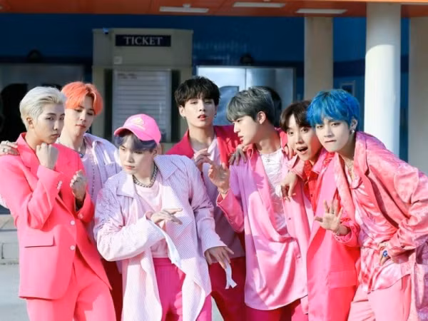Dù không phải là fan K-Pop thì bạn cũng nhất định phải xem 5 MV cực đỉnh này