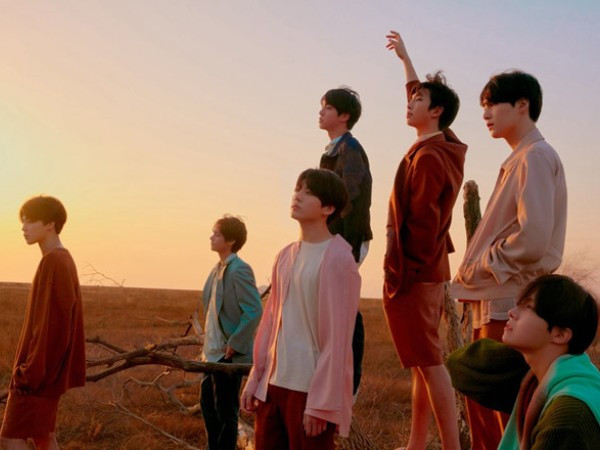 BTS bất thình lình comeback vào tháng 8 và đây là phản ứng của các fan