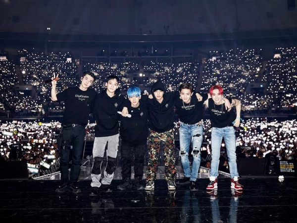 Fan cảm động rớt nước mắt trước lá thư Chanyeol gửi các chàng trai EXO