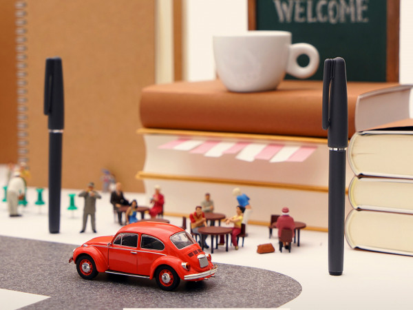 Chùm ảnh: Khám phá xứ sở tí hon ngộ nghĩnh trong bộ lịch năm mới 2018