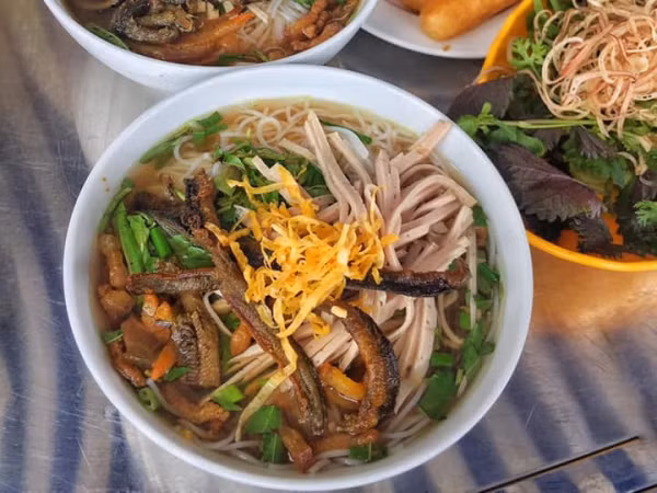 Tưởng là biến tấu của bún thang, hóa ra bún thang lươn là đặc sản lâu đời tại Hưng Yên