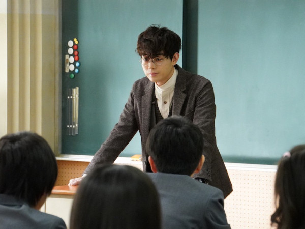 Tết này xem gì: Nằm nhà xem “Lớp 3A” bị “thầy đẹp trai” bắt cóc làm con tin