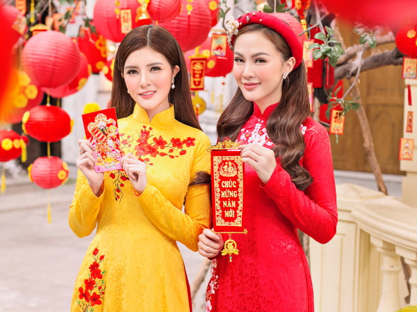 Kelly Nguyễn rủ rê bạn thân Lilly Luta dịu dàng áo dài xuống phố đón Tết