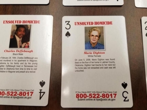 Phá án kiểu Mỹ: In thông tin vụ án lên bài Tây để tìm ra thủ phạm