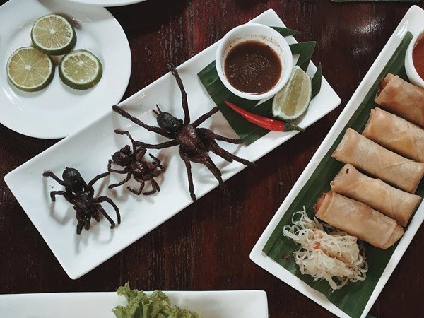 Chuối xanh và loạt món ăn đường phố lạ miệng ở Campuchia