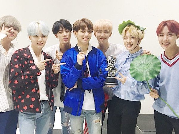 Mang ca khúc chủ đề "DNA" lên sân khấu, BTS nhanh chóng "gom" cúp với những điểm số "không tưởng"