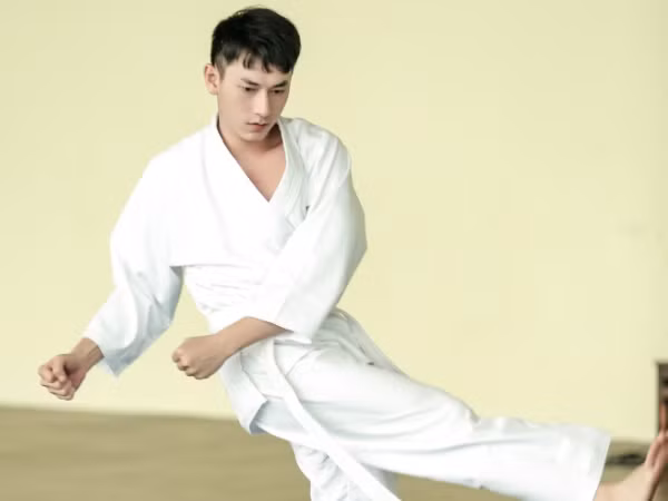 Từ bỏ hiền ảnh ngoan hiền, Isaac chăm chỉ tập võ để trở lại với dự án phim hành động?