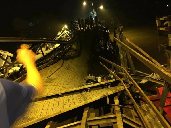 TP.HCM: Cầu Long Kiển sập do tài xế phớt lờ cảnh báo, cho xe 15 tấn chạy lên cầu