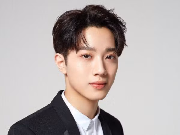 Lai Guanlin không chỉ chơi với Sehun mà còn rất thân với idol này của EXO 