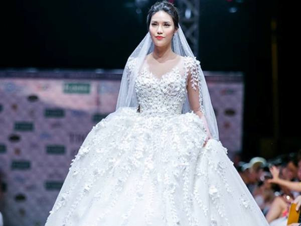 Lan Khuê đẹp lung linh trong đám cưới cùng bạn trai doanh nhân diễn ra vào tối nay