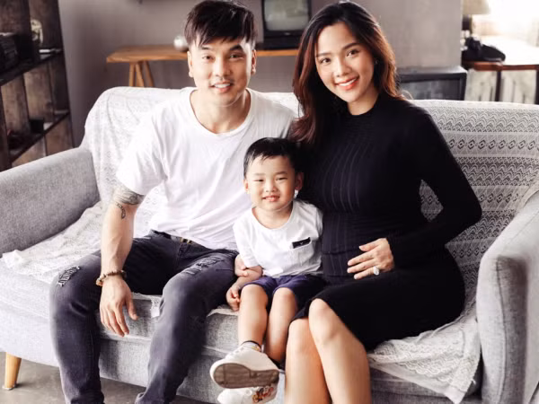 Ngắm nhìn loạt khoảnh khắc rạng ngời của bà xã Ưng Hoàng Phúc trong tháng cuối thai kỳ