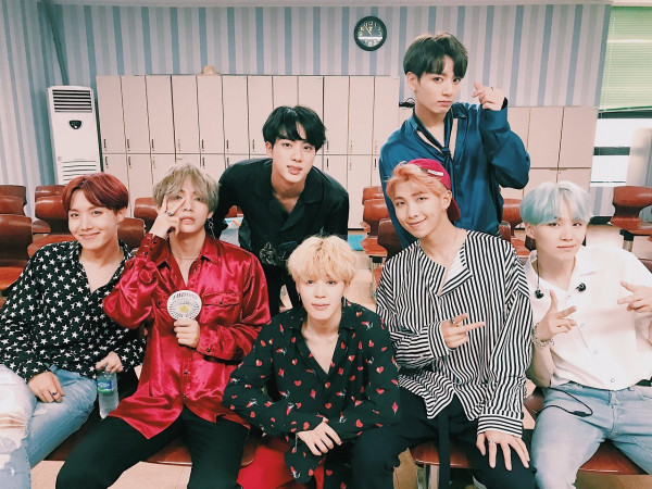 Bốn lần chuyển nhà từ khi debut, nhóm BTS đã nâng cấp ký túc xá ngoạn mục như thế nào?