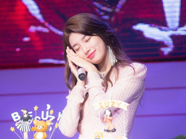 Ai cũng thích thú với món quà siêu bất ngờ mà Suzy dành tặng fan trong fan meeting vừa rồi