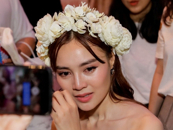 Ninh Dương Lan Ngọc bật khóc chia sẻ về chặng đường đã qua trong buổi họp báo ra mắt MV mới