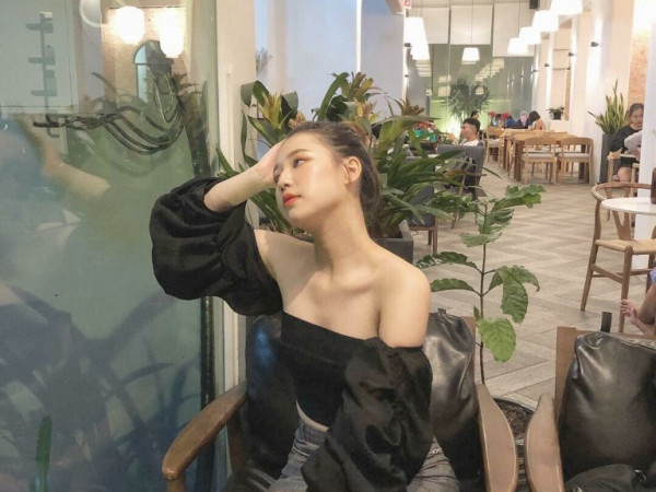 Nữ chính trong MV "Hongkong1" là thành viên girlgroup sắp debut của St.319?