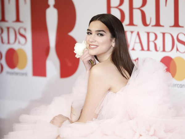 Lễ trao giải “BRIT Awards 2018”: Ariana Grande hủy diễn, Dua Lipa bất ngờ thắng giải thưởng lớn