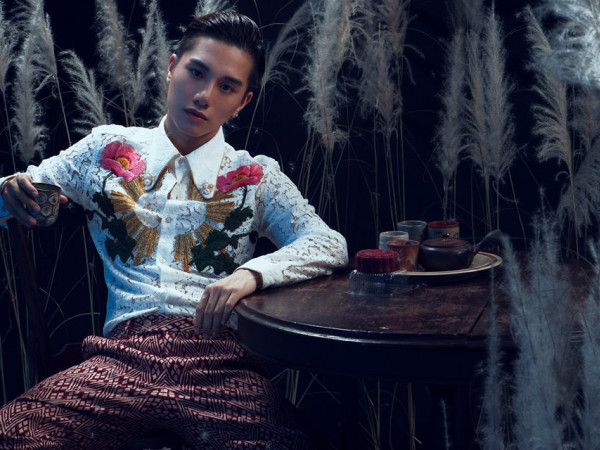 Juun Đăng Dũng lần đầu mang ca khúc "Cuội khờ" lên sân khấu thời trang