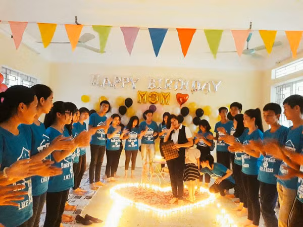 THPT Quảng Xương 1 - Thanh Hóa: Bữa tiệc sinh nhật ý nghĩa mà giáo viên nào cũng mơ ước