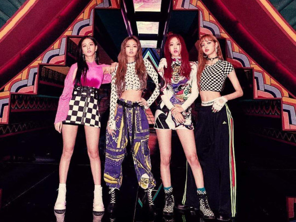 Hai năm rồi mà các Blink vẫn "nặng tình" với MV nổi tiếng này của BlackPink