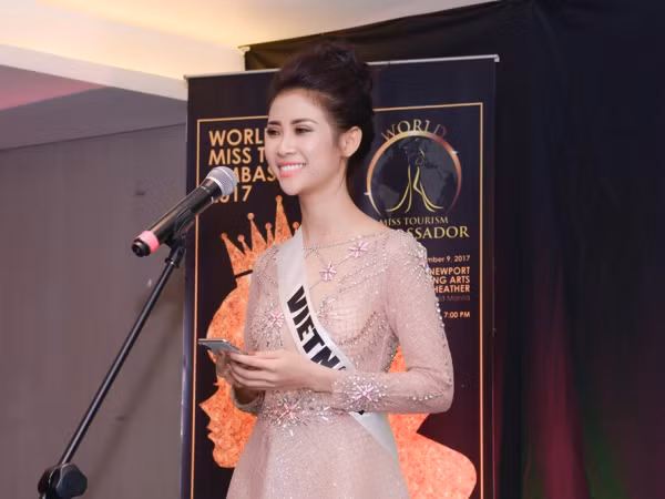 Liên Phương thể hiện "My heart will go on" tại "Hoa hậu Đại sứ du lịch thế giới 2017"