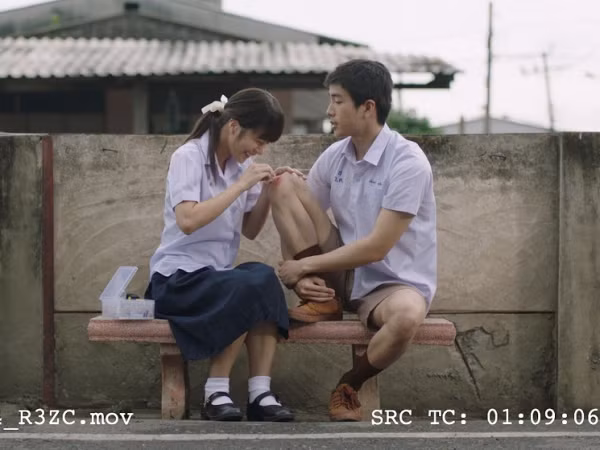 Bỏ túi ngay các bí kíp thả thính trong phim mới của chàng Bank “Bad Genius”