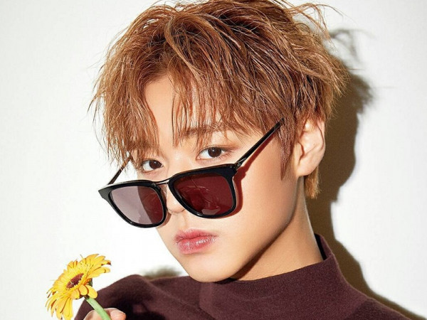 Chỉ bằng hành động này, Park Ji Hoon đã hé lộ ngày debut solo đang đến gần