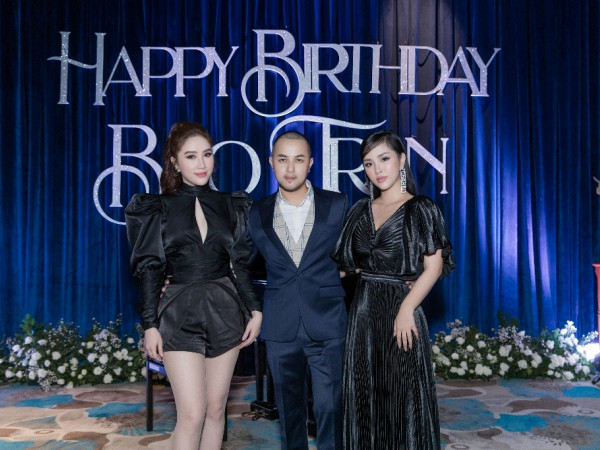 Bảo Thy nhan sắc ngày càng thăng hạng, rủ chị dâu Trang Pilla diện đồ đen dự sinh nhật anh trai