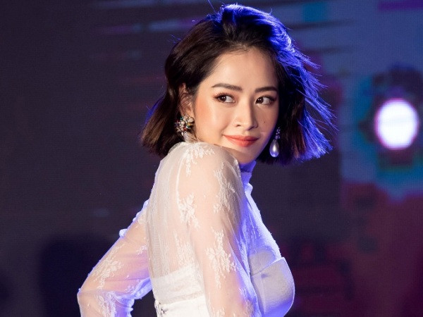 Chi Pu xuất hiện giản dị, cháy hết mình cùng sinh viên