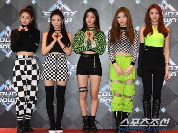 Chuyện thật như đùa, trang phục của ITZY bị chê nhưng stylist lại giành giải thưởng