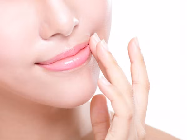 Những cách đơn giản giúp bạn luôn có đôi môi xinh mềm mại trong mùa Đông giá lạnh