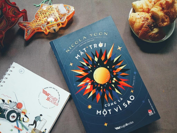 “Mặt Trời cũng là một vì sao”: Chàng thi sĩ, nàng mê khoa học và một ngày để yêu
