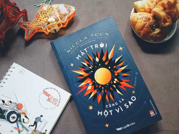 “Mặt Trời cũng là một vì sao”: Chàng thi sĩ, nàng mê khoa học và một ngày để yêu