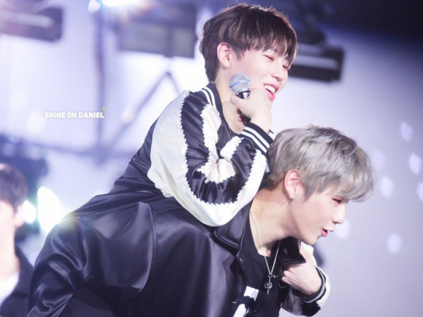 Chỉ vì hành động này, mà Kang Daniel và Ha Sungwoon bị đồn hẹn hò với nhau