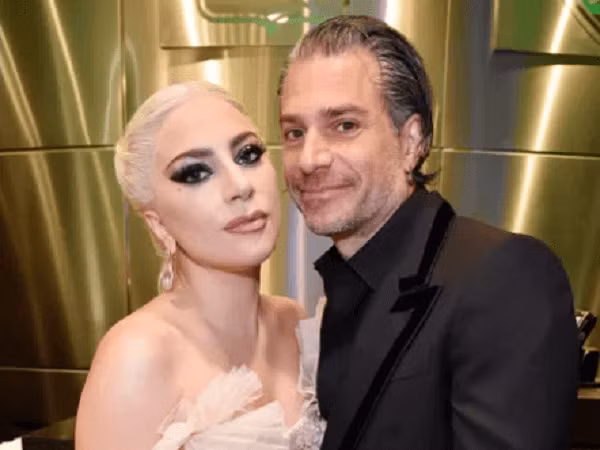 Giữa nghi án "phim giả tình thật" với Bradley Cooper, Lady Gaga bất ngờ chia tay hôn phu Christian Carino 