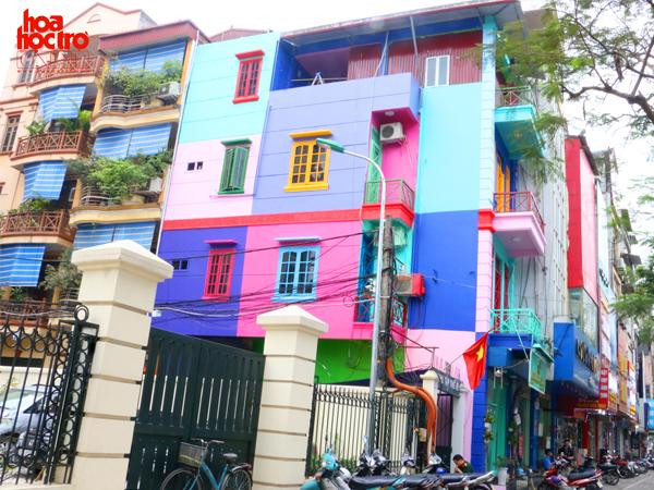 Hà Nội: Xuất hiện "ngôi nhà cầu vồng" ai đi qua cũng phải ngoái lại nhìn ở phố Thái Hà