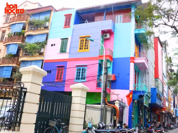 Hà Nội: Xuất hiện "ngôi nhà cầu vồng" ai đi qua cũng phải ngoái lại nhìn ở phố Thái Hà