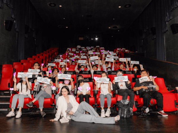 Jun Vũ xuất hiện với diện mạo giản dị, nhận hàng trăm lời "tỏ tình" từ fan