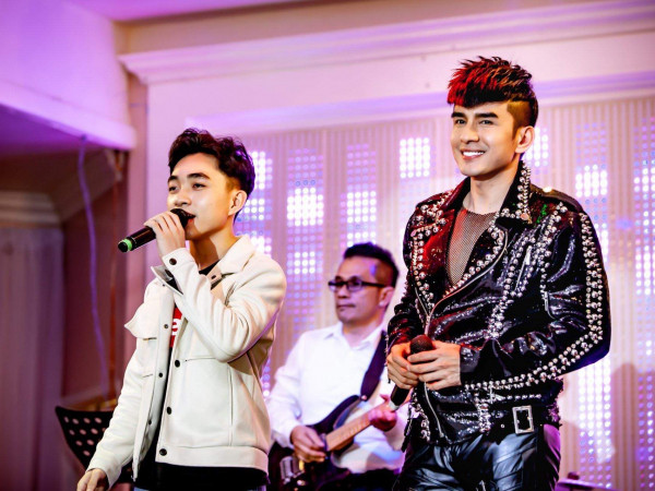 Đan Trường khoe vẻ đẹp không tuổi, hào hứng song ca cùng học trò cưng tại Mỹ